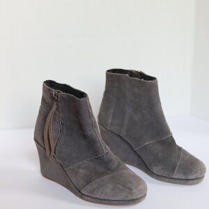 TOMS Boots Women's 6.5 Grey Suede